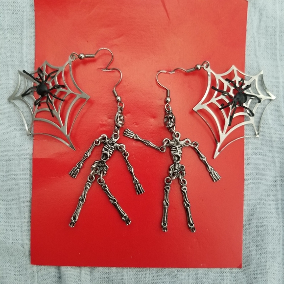 💥 Halloween Earrings Skeletons & Spiderwebs - Picture 1 of 3